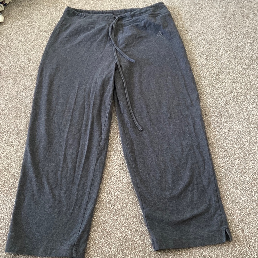 Gray pants. It’s a capri.